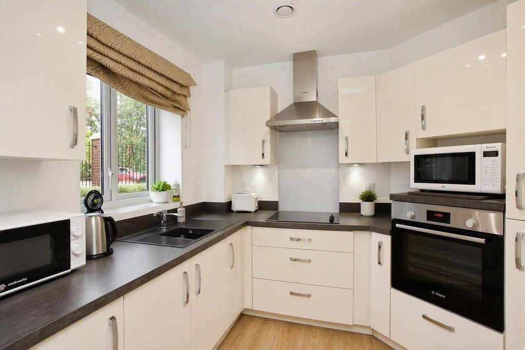Property photo 2 of 14 Kitchen .Jpg