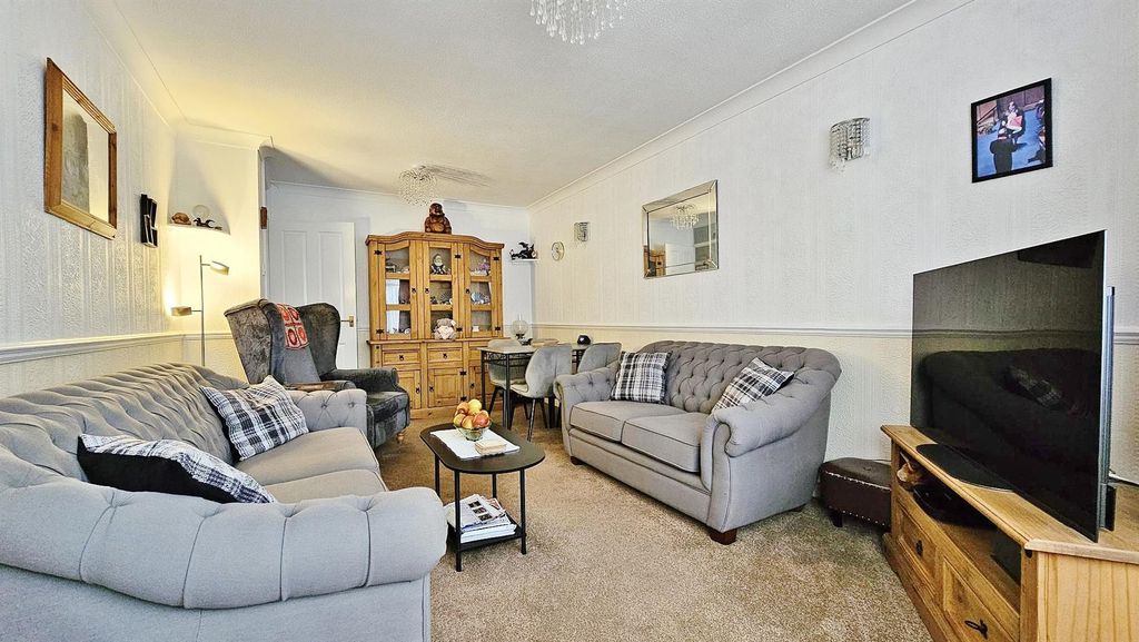 Property photo 3 of 15 Lounge/Diner