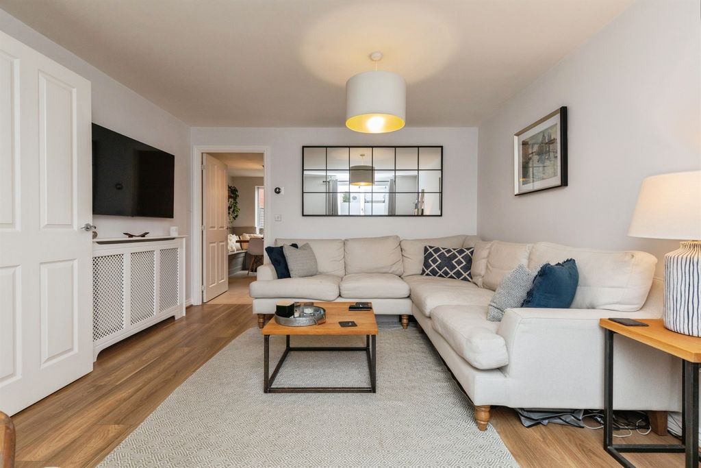 Property photo 2 of 20