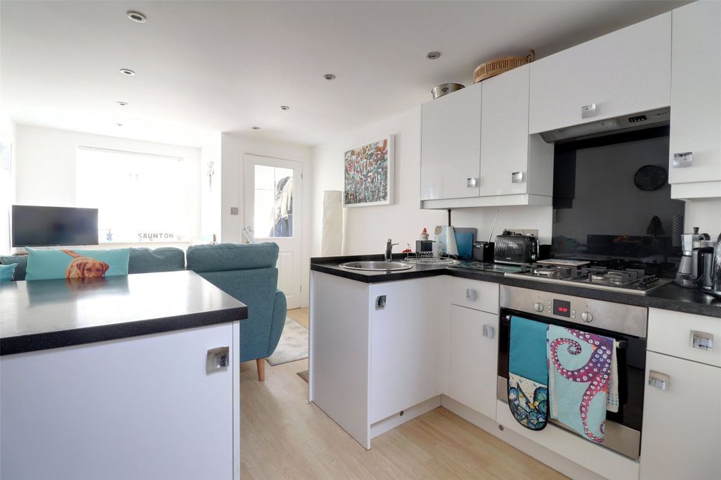 Property photo 3 of 12 Kitchen