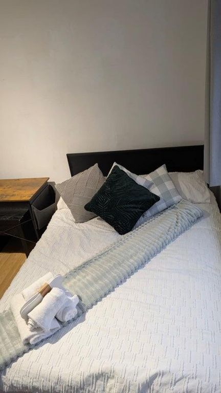 Property photo 3 of 8 Bedroom