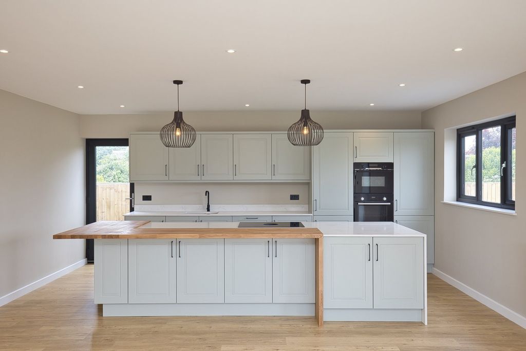 Property photo 3 of 10 Picture 3