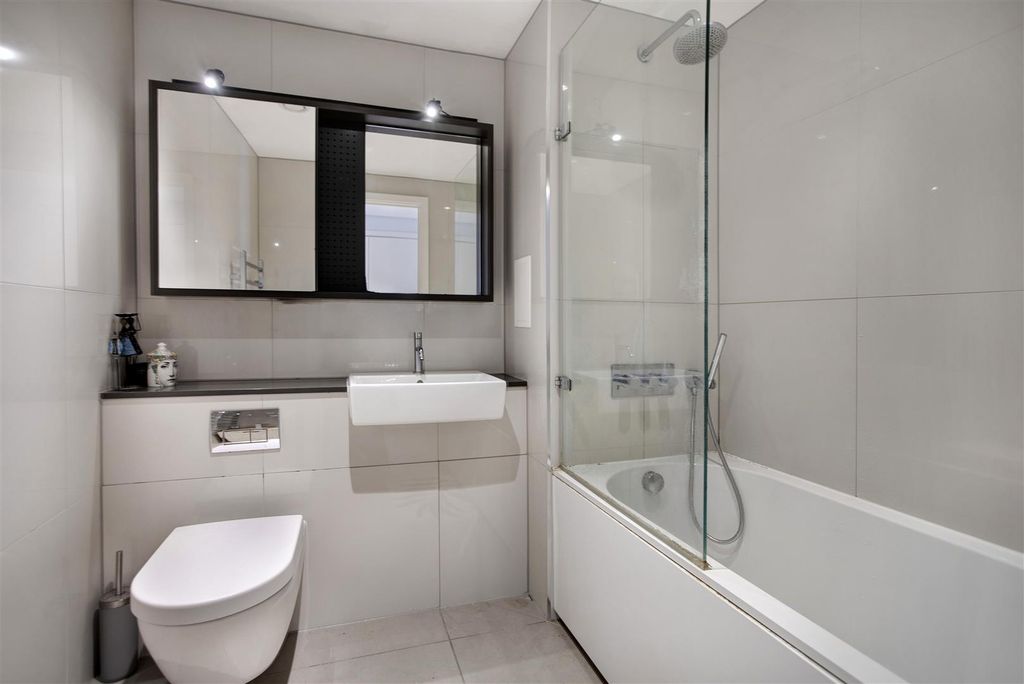 Property photo 1 of 13 Bathroom