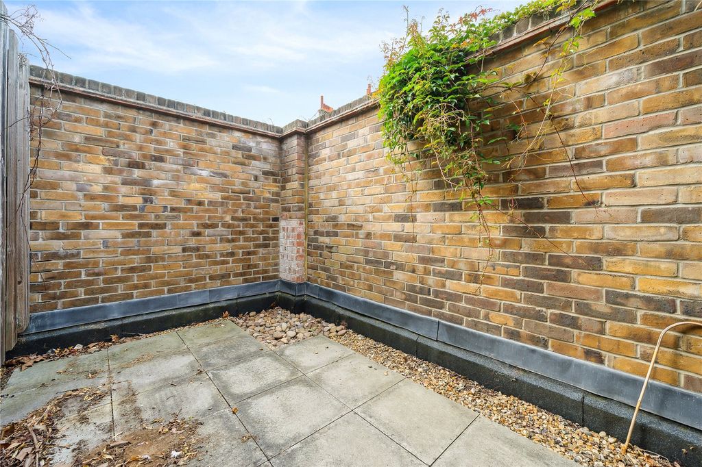 Property photo 2 of 11 Picture No. 14