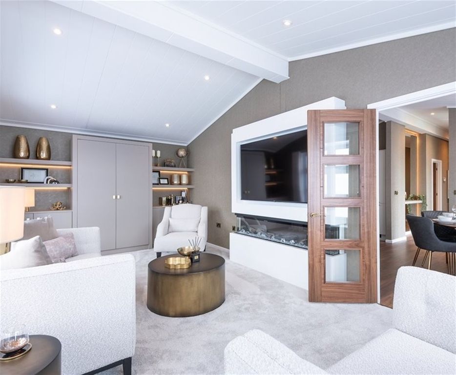 Property photo 1 of 8 Lounge