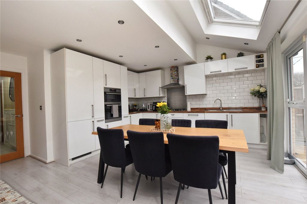 Property photo 2 of 21 Picture No. 30