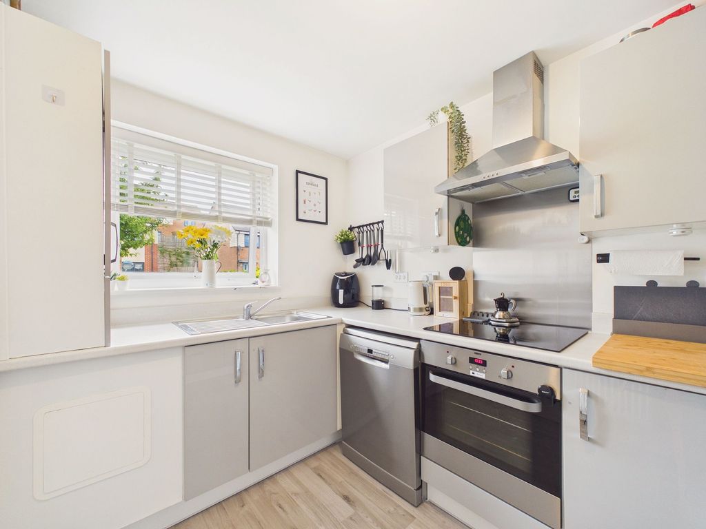 Property photo 3 of 12 Kitchen
