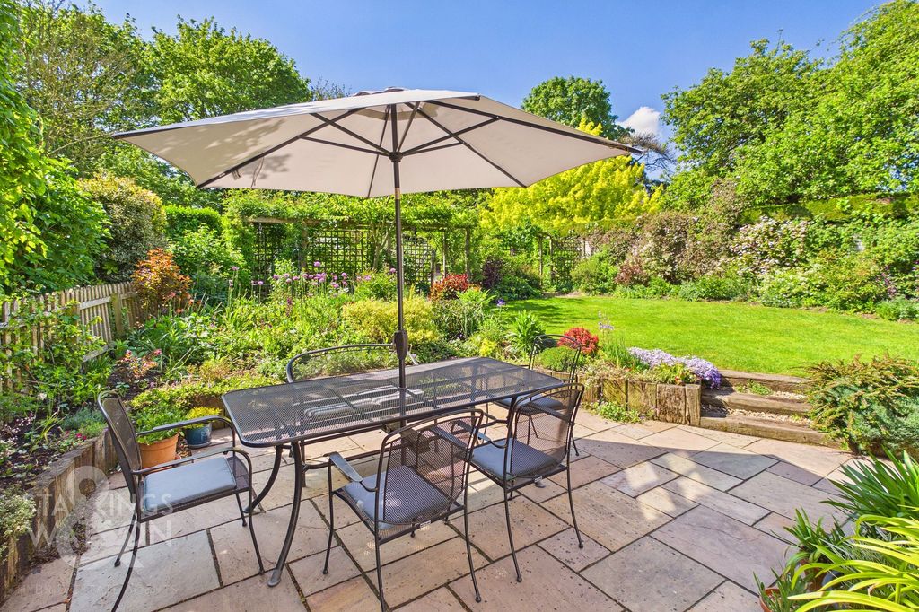 Property photo 2 of 39