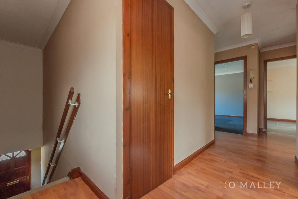 Property photo 3 of 20 4. Hallway 1.Jpg