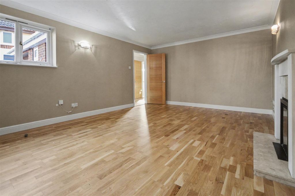 Property photo 3 of 28 Lounge (1).Jpeg