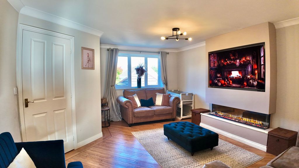 Property photo 2 of 31