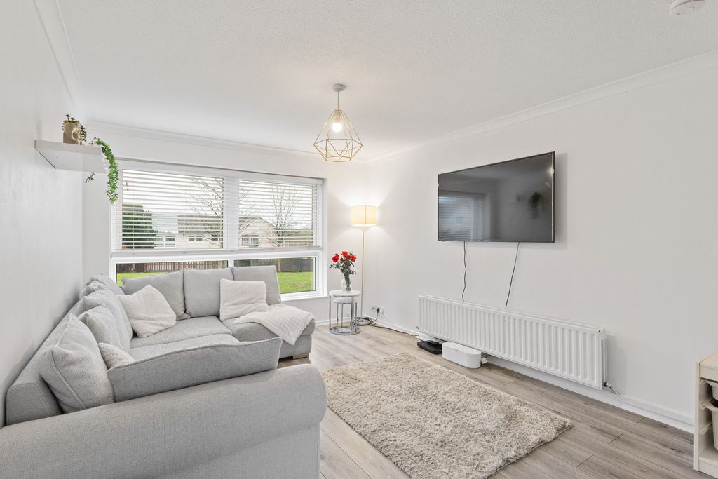 Property photo 2 of 15 Lounge