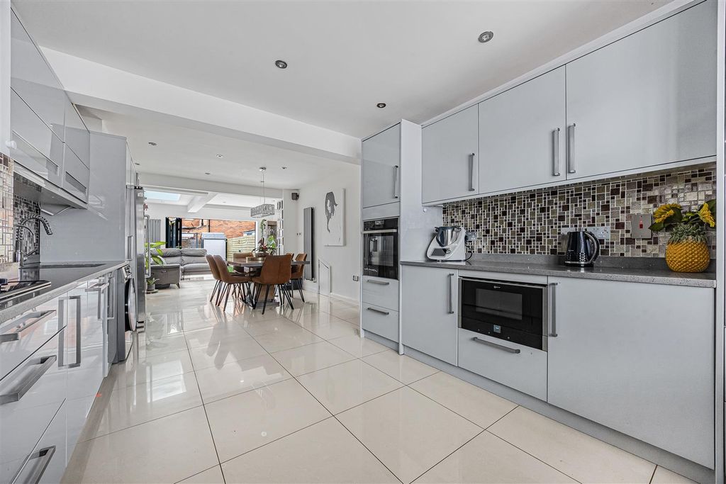 Property photo 3 of 23 10_77708.Jpg