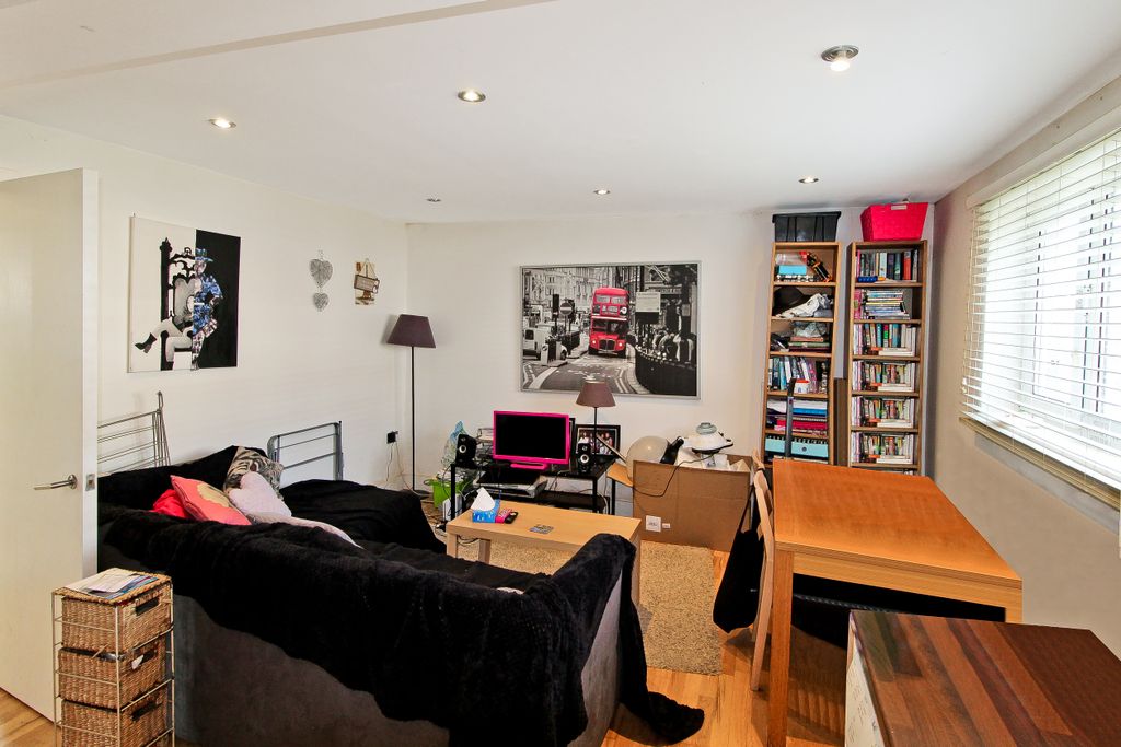 Property photo 2 of 5 Lounge