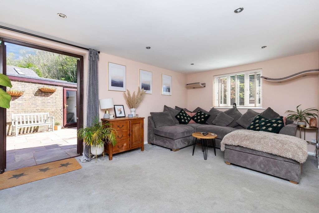Property photo 3 of 14 5079282