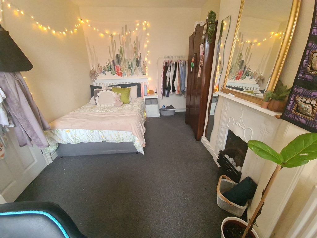 Property photo 3 of 21 A Charming And Spacious Bedroom Featuring A Comfor...