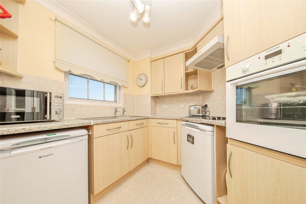 Additional image 4 of 2 bed flat for saleImperial Court, Clacton-On-Sea CO15