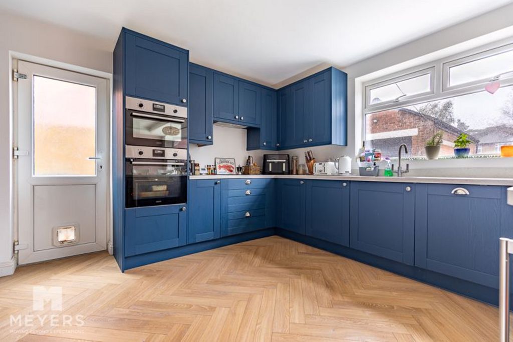 Property photo 3 of 17