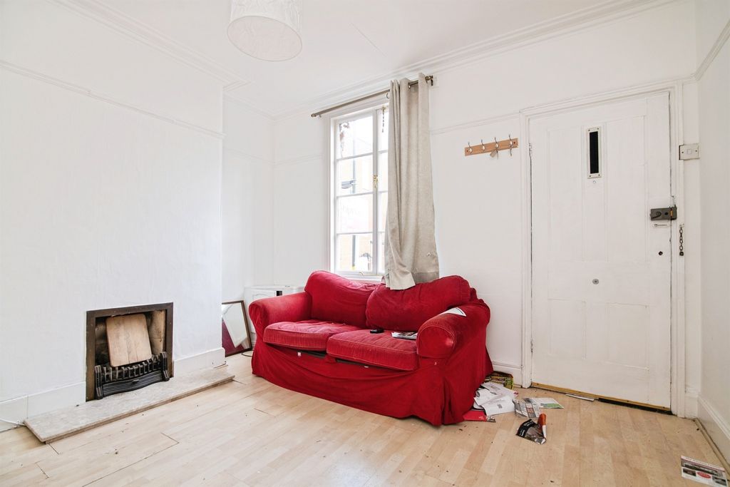 Property photo 2 of 20