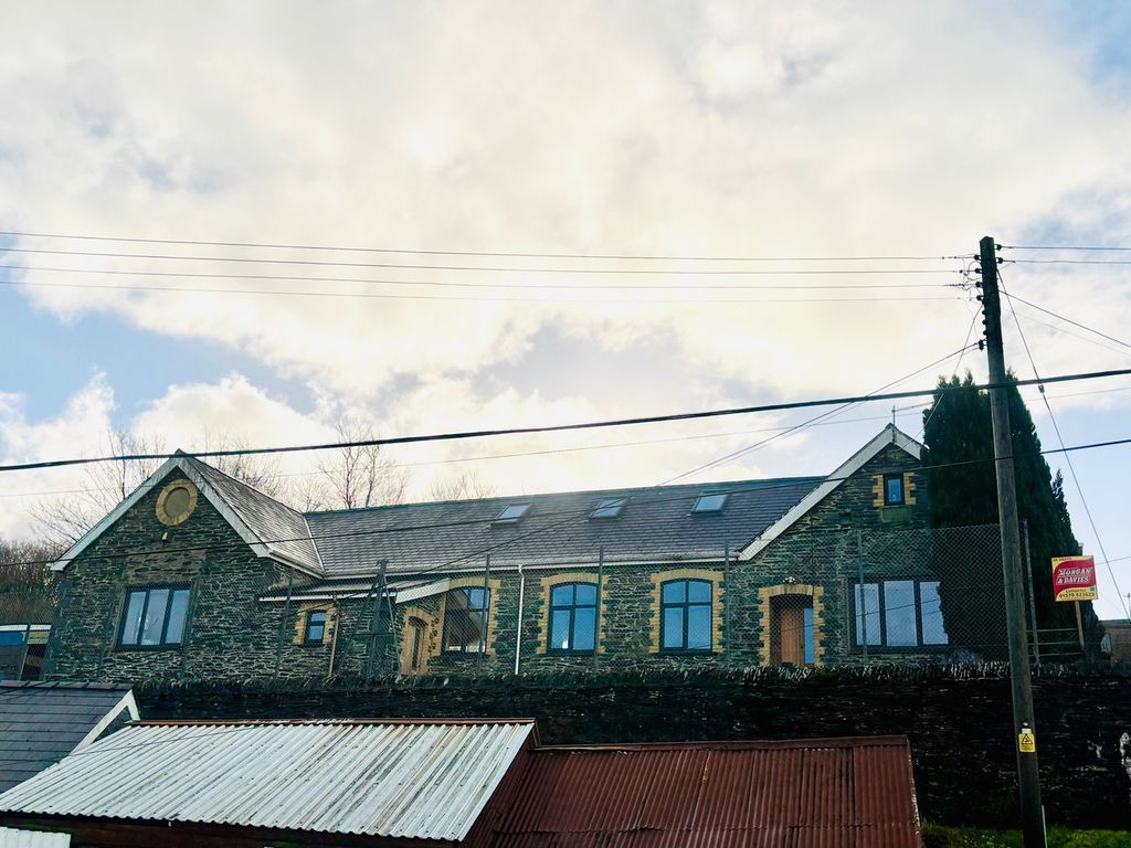 Property photo 2 of 26