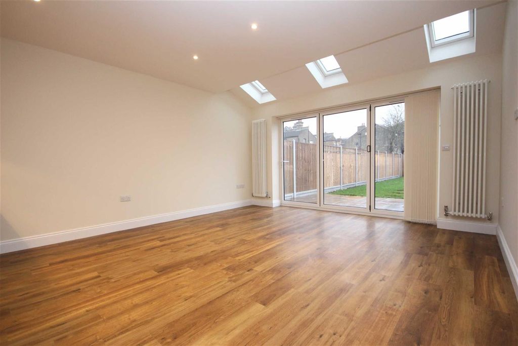 Property photo 2 of 22
