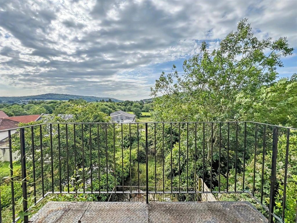 Property photo 3 of 10 Balcony