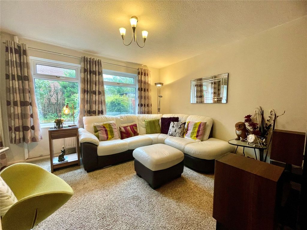 Property photo 2 of 19 Lounge