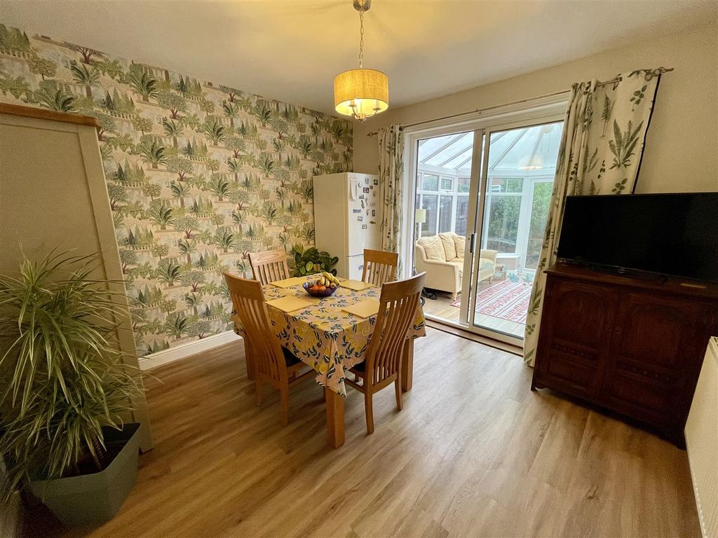 Property photo 3 of 11 Dining Room