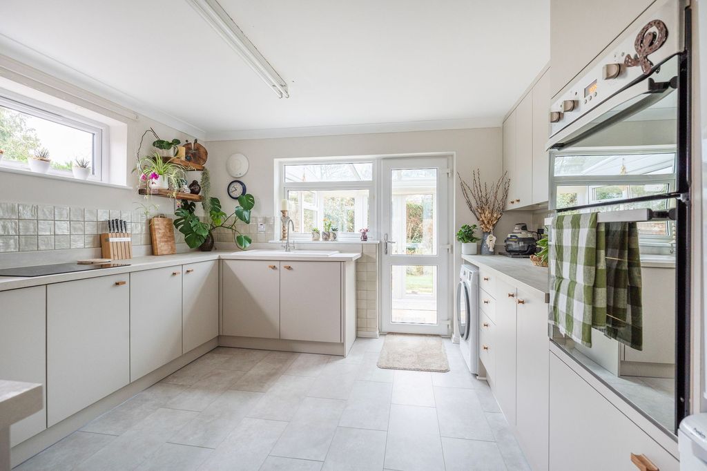 Property photo 3 of 25