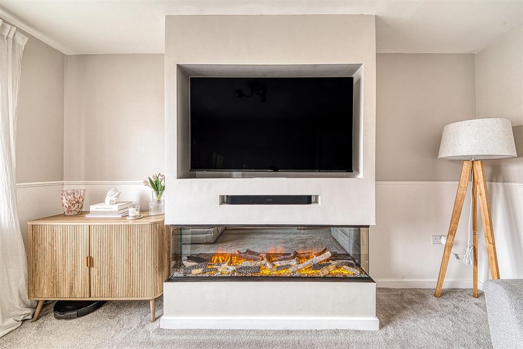 Property photo 2 of 40