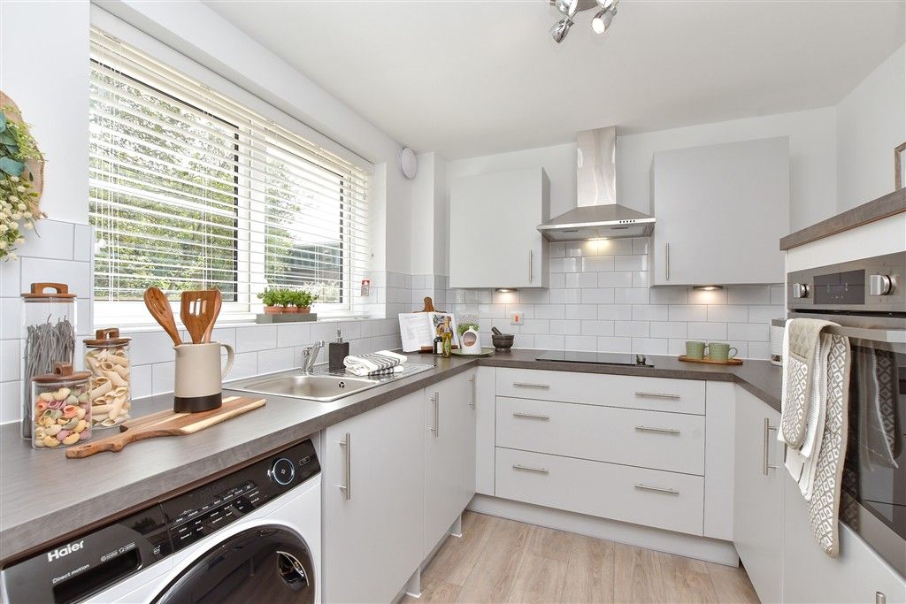 Property photo 1 of 10 Kitchen