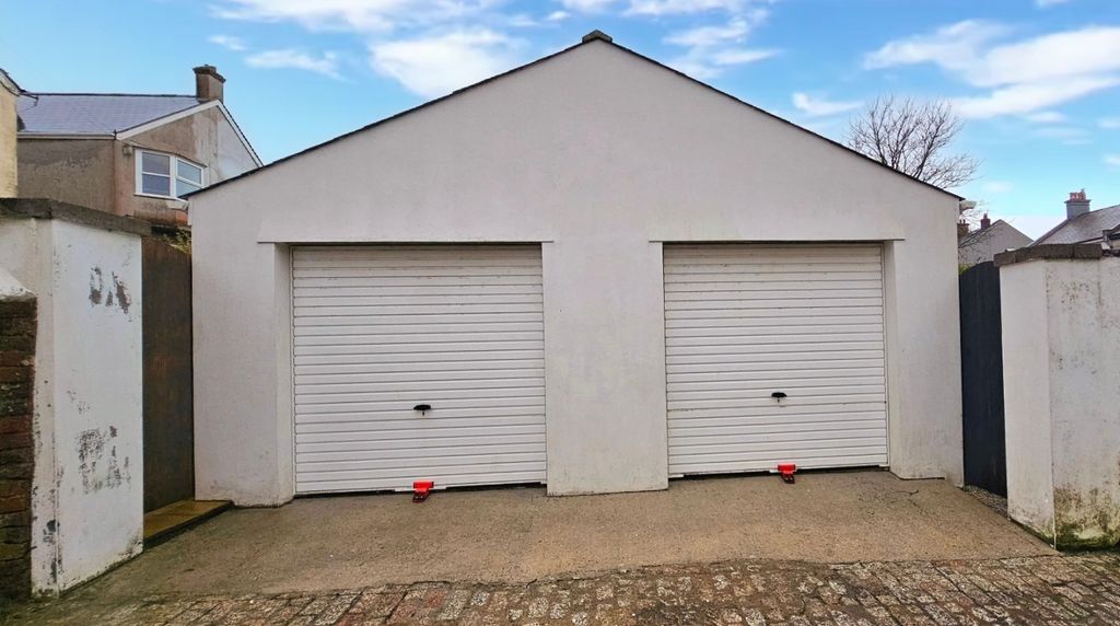 Property photo 2 of 13 Single Garage