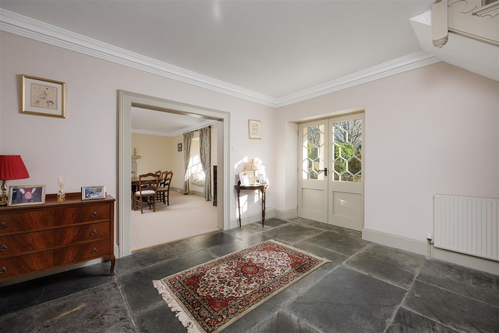 Property photo 2 of 30