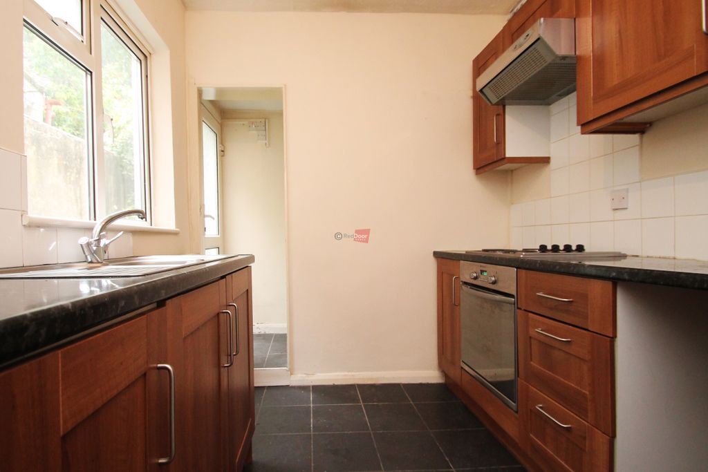 Property photo 1 of 6 3 Bedroom House For Rent