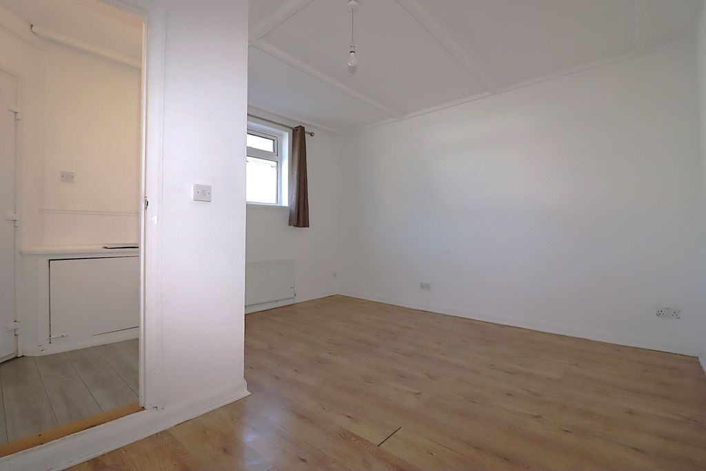 Property photo 2 of 9 Gallery