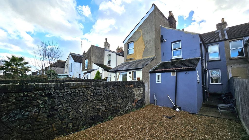 Property photo 2 of 25