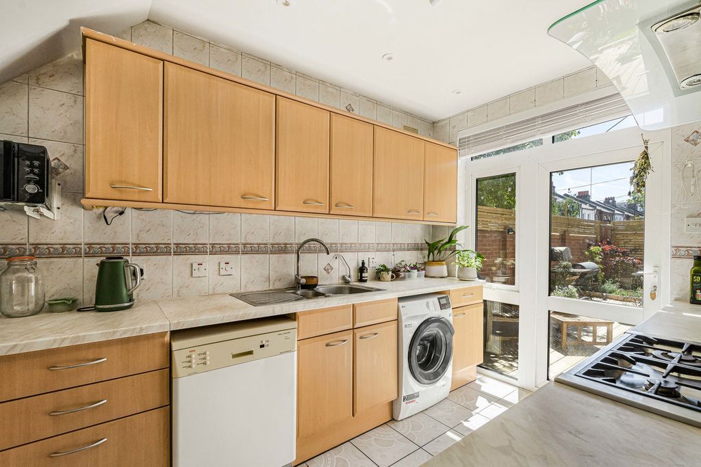Property photo 2 of 26 Kitchen