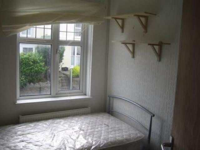 Property photo 3 of 7 Bed 1