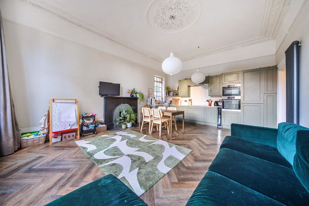 Property photo 1 of 14 1536052-12-6Ad257...