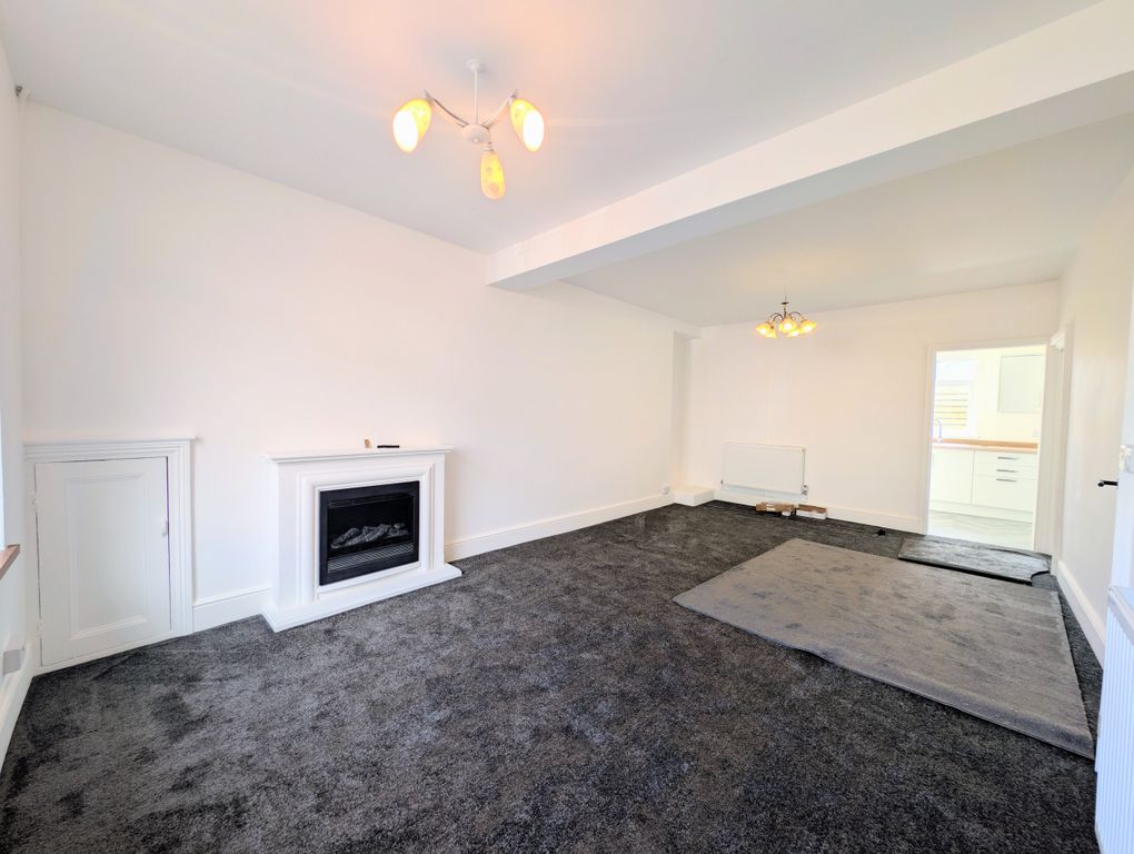 Property photo 3 of 21 Living Room