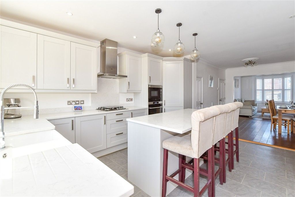 Property photo 3 of 16 Kitchen