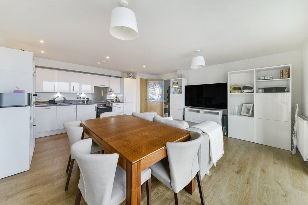 Property photo 1 of 7 Dining Area