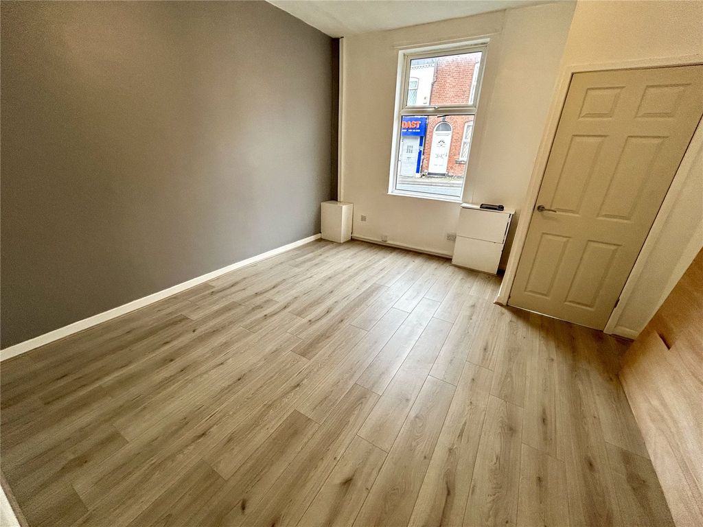 Property photo 3 of 11 Living Room