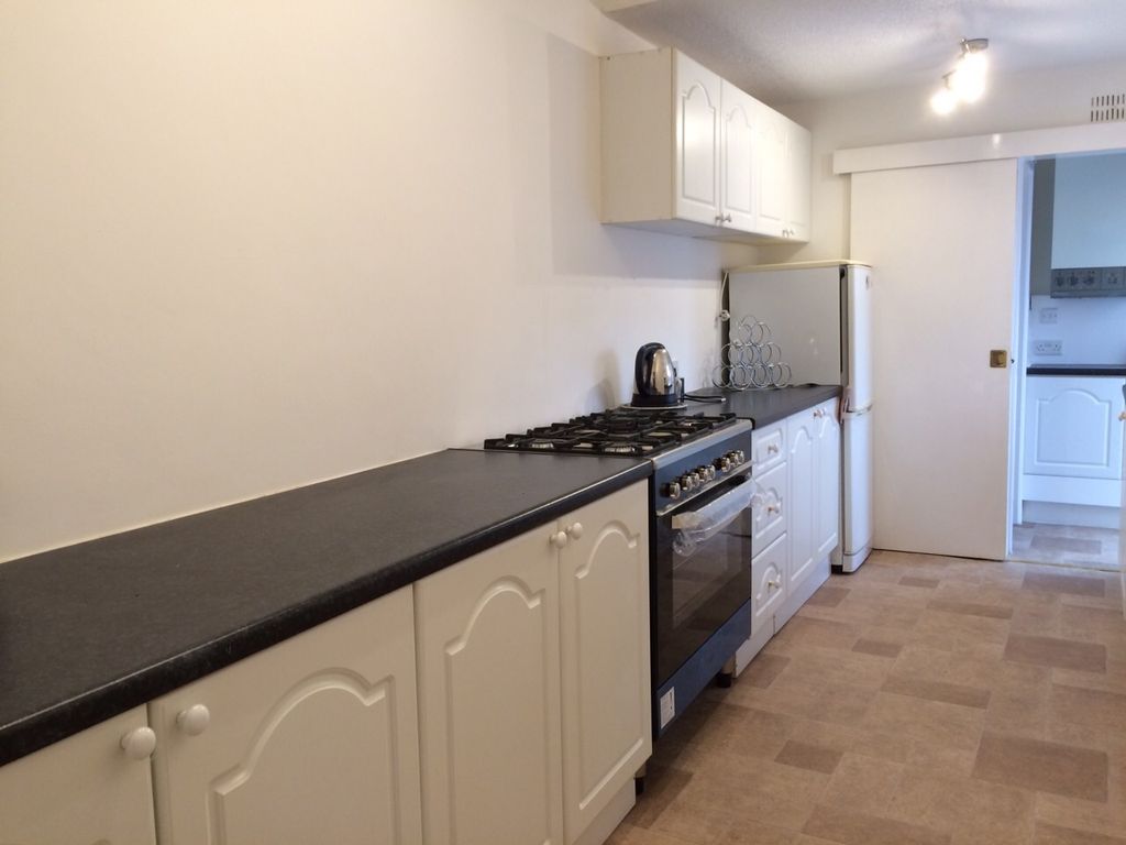 Property photo 2 of 11 Kitchen