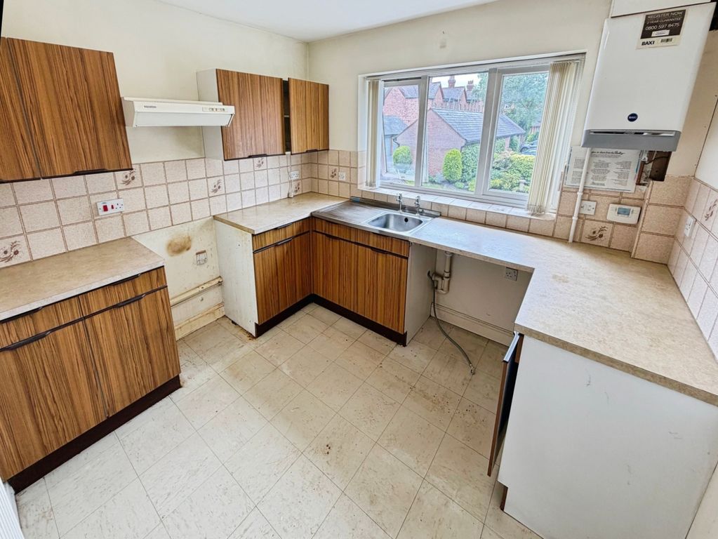 Property photo 3 of 11 Kitchen