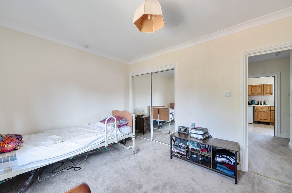Property photo 3 of 10 Bedroom