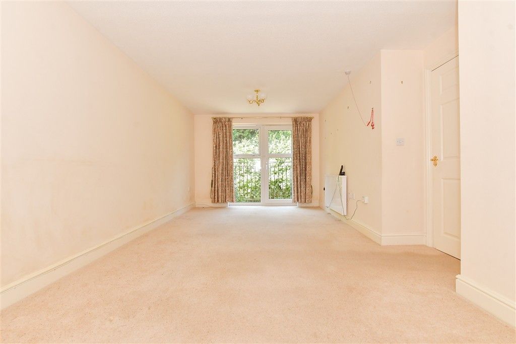 Property photo 3 of 8 Lounge/Diner