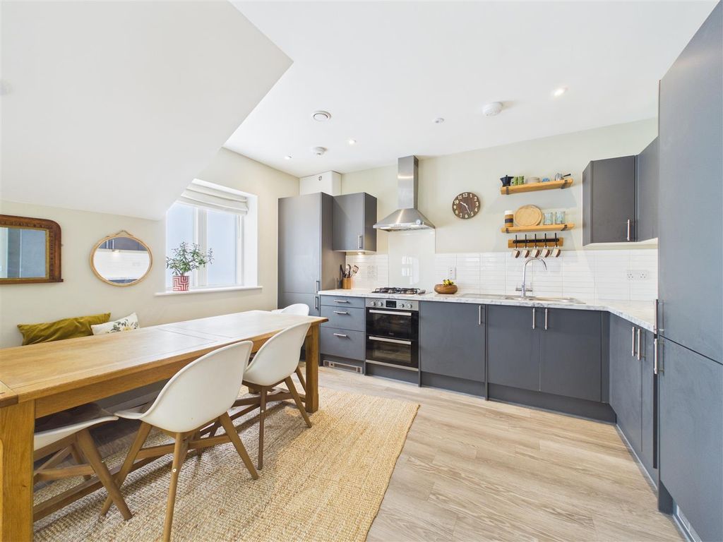 Additional image 5 of 2 bed flat for saleHansler Grove, East Molesey KT8