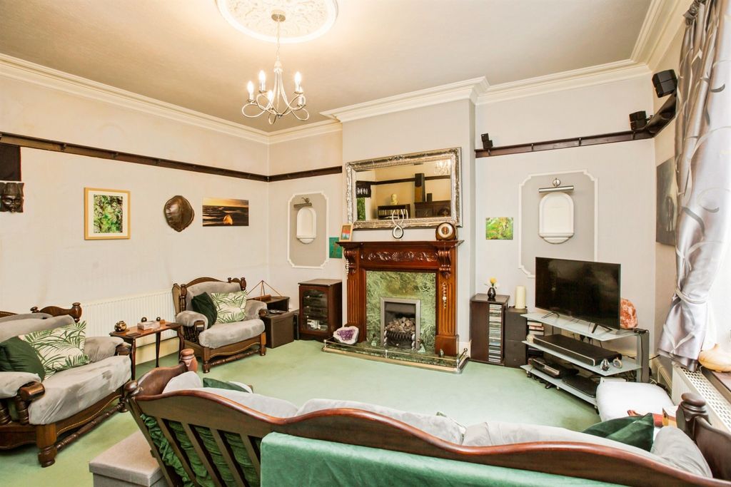 Property photo 2 of 20