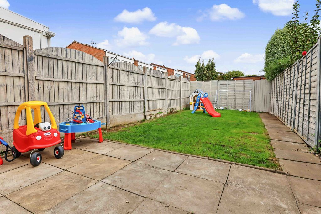 Property photo 3 of 20 Garden